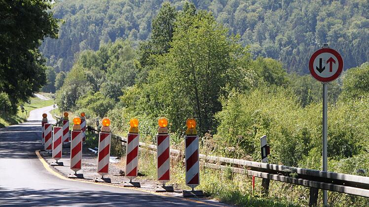 Die Engstelle am Hangrutsch ist nach wie vor ein Hindernis. Foto: Ulrike Müller