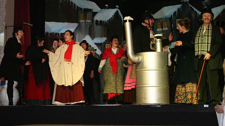 Alle waren sie von Mr. Scrooge abhängig und alle wünschten, dass er mehr auf ihre Sorgen und Nöte eingehe.