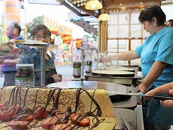 Die Crêpes von Hans Keller gehören zum Freischießen. Fotos: Franziska Knobloch