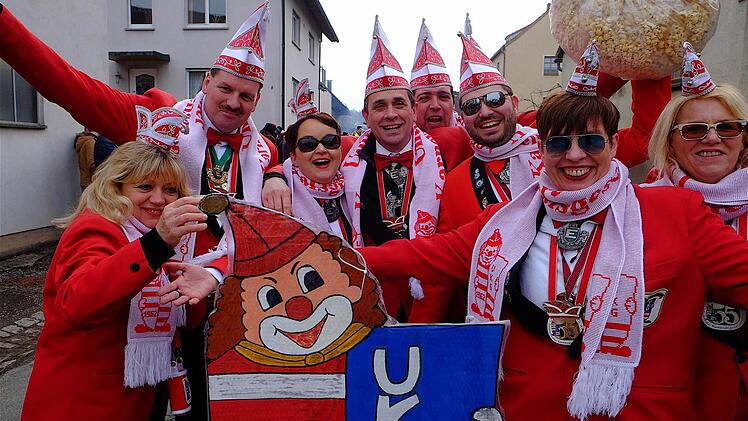Im Wechsel haben die UKG aus Untererthal und die FGS einen Faschingszug. Foto: Gerd Schaar