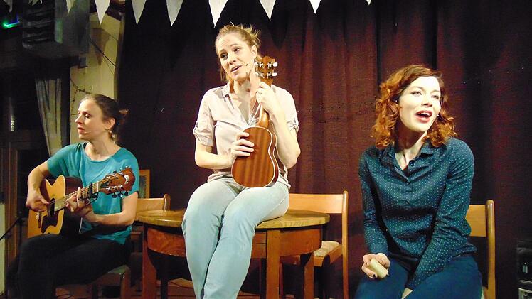 Die Künstlerinnen besingen das zu wenige "Netto vom Brutto".Foto: Birgit Kunig