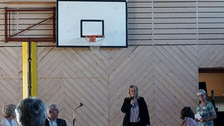 Die dritte Bürgermeisterin Angelika Tritthart (CSU) begrüßte die Teilnehmer in Weisendorf.   Foto: Richard Sänger