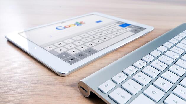 "Cringe", "Habibi" und "Alman" waren 2019 die meistgesuchten Jugendworte. Symbolbild: pexels.com