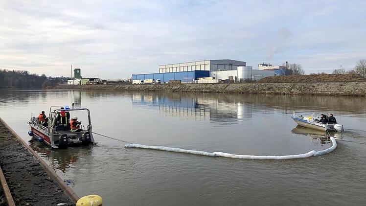 Bamberg: Feuerwehreinsatz im Hafen - Größere Verschmutzung entdeckt