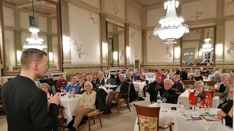 Beim Neubürgerstammtisch war diesmal der Intendant des Kissinger Sommers Alexander Steinbeis zu Gast.