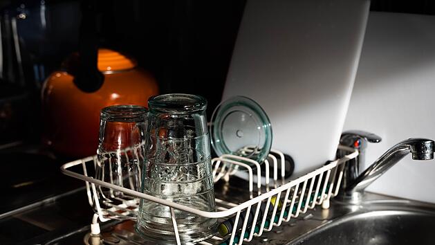 Matte Gl&auml;ser nach dem Sp&uuml;lgang hat niemand gerne. Viele Ursachen lassen sich schnell beheben.