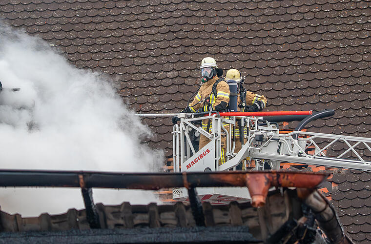 Scheunenbrand in Oberhaid: Feuerwehr verhindert Übergreifen auf Wohnhaus
