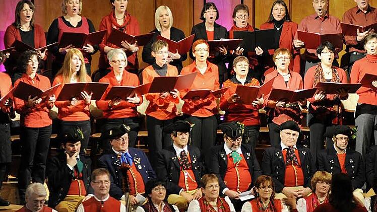 Il Cantare und weitere sieben Musikgruppen stimmten auf die Weihnachtszeit ein.  Fotos: Christian Dijkstal