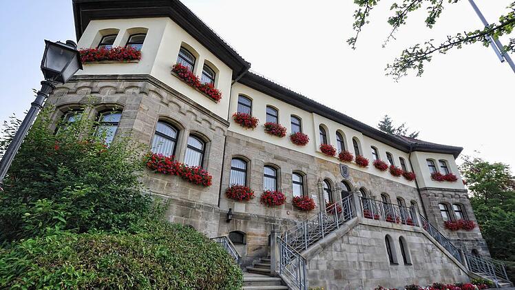 Das Rathaus von 1860 kann sich sehen lassen.