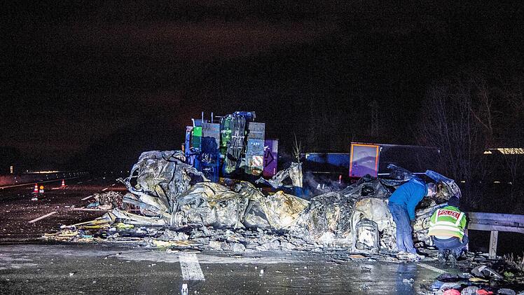 Bei einem Unfall auf der kamen in der Nacht von Mittwoch auf Donnerstag zwei Menschen ums Leben. Symbolfoto: dpa/Kohls/SDMG