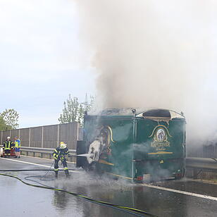 Bierausschank brennt auf A70 aus