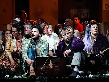 Die Oper "Aufstieg und Fall der Stadt Mahagonny" von Bert Brecht und Kurt Weill feierte Premiere am Landestheater Coburg. Regie führte Konstanze Lauterbach.Foto: Henning Rosenbusch