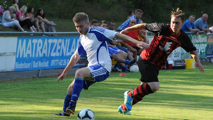 Duell auf Augenhöhe: Hier mit dem besseren Ende für den Arnshäuser Christian Kiesel (links) gegen Reichenbachs Patrick Beck. Foto: Hopf