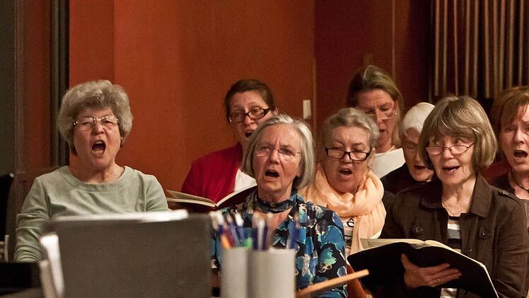 Der Coburger Bachchor bei der ProbenarbeitFoto: Jochen Berger