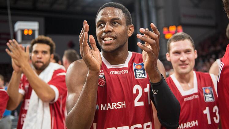 Die Bamberger Spieler um Darius Miller freuen sich auf das Pokal-Halbfinale gegen München. Foto: dpa