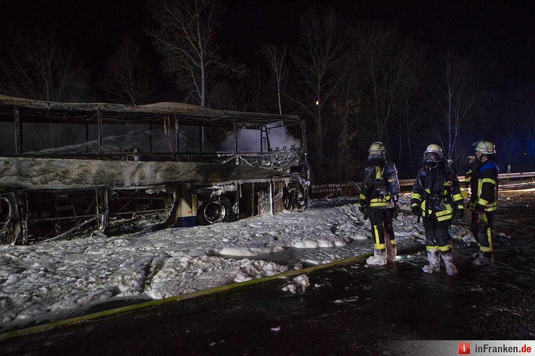 Reisebus auf der A3 ausgebrannt