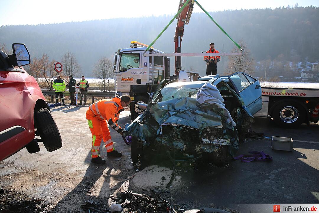 Schwerer Unfall in Kulmbach: Zwei Menschen sterben, ein Mensch wird schwer verletzt