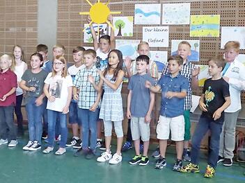 Auch die Sänger der 3. Klasse erhielten viel Beifall für ihre Beiträge. Foto: Heidi Amon