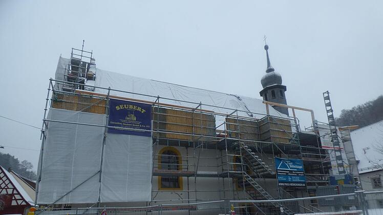 Die eingerüstete Stadtkapelle  von Waischenfeld Foto: Thomas Weichert
