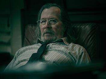 "Slow Horses" - Staffel 6 | Apple TV Jackson Lamb ist streng, riecht streng und gibt alles für seine Spione von der Resterampe: Oscar-Preisträger Gary Oldman führt die bei Apple TV die "Slow Horses" an.