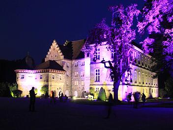 In dieses Licht wurde das Schloss beim Musikwochenende im letzten Jahr getaucht. Foto: Birgit Kestel