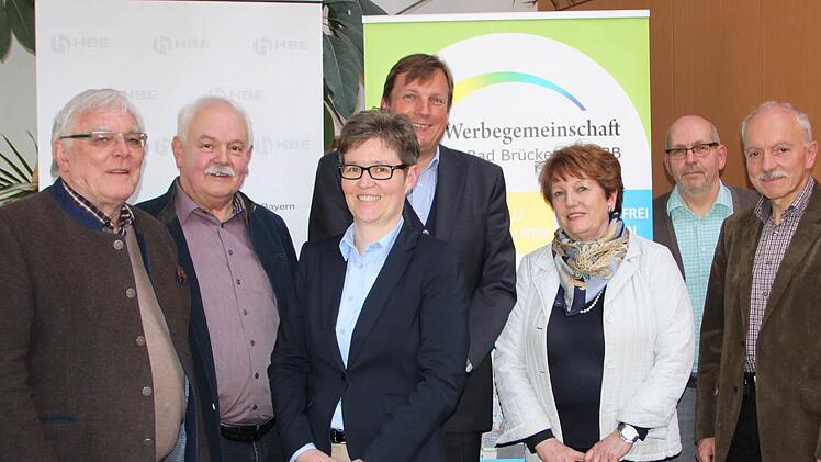 Am Start für den Einzelhandel: Georg Roth (von links), Hermann Knüttel, Barbara Stärk (Handelsverband), Christian Bitter (Cima), Bürgermeisterin Brigitte Meyerdierks, Gerhard Fläschner und Günter Schneider (Stadtwerke). Foto: Ulrike Müller