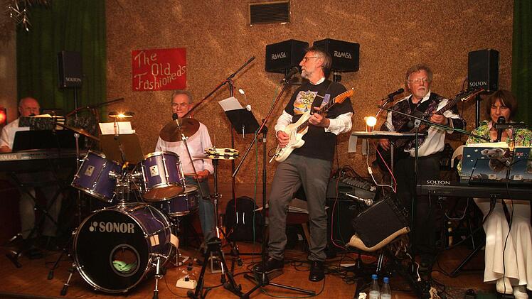 Die Kultband "Old Fashioneds" mit (von links) Franz Rödelmaier, Rainer Kandler, Roland Jäger sowie Arno und Christine Stretz. Foto: Günther Geiling
