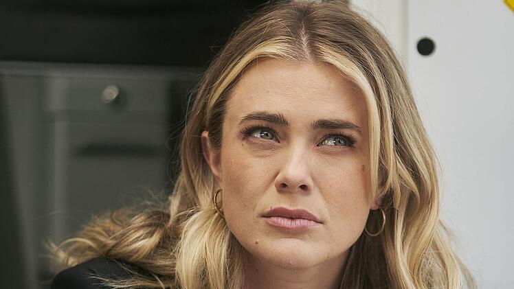 Die Profilerin Rebecca "Bex" Henderson (Melissa Roxburgh) ist in der Serie "The Hunting Party - Die M&ouml;rderjagd" auf der Jagd nach Schwerverbrechern, die aus einem geheimen Supergef&auml;ngnis ausgebrochen sind. Jede Folge der US-Crime-Serie widmet sich einem &Uuml;bert&auml;ter, den "Bex" zur Strecke bringen muss.