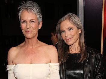 Jamie Lee Curtis (links) und ihre Schwester Kelly Lee Curtis im Jahr 2012. Letztere ist im Alter von 69 Jahren nun verstorben.