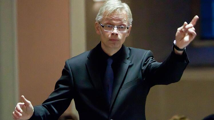 Souveräner Dirigent: Kirchenmusikdirektor Peter Stenglein