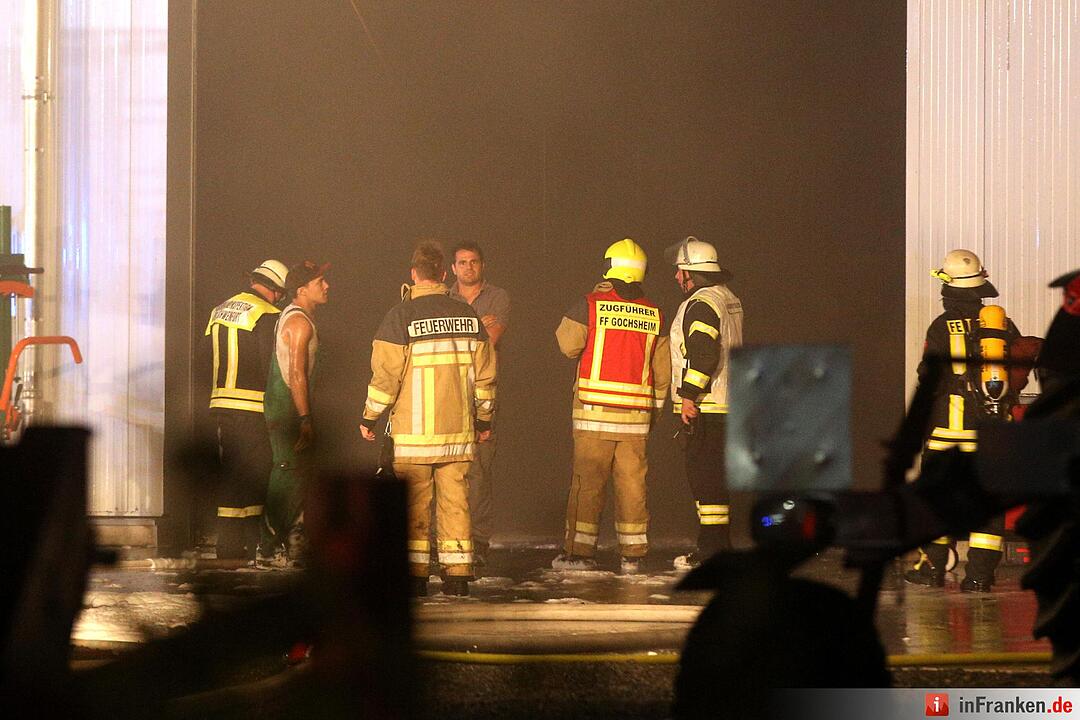 Schonungen: Werkstatthalle steht in Flammen