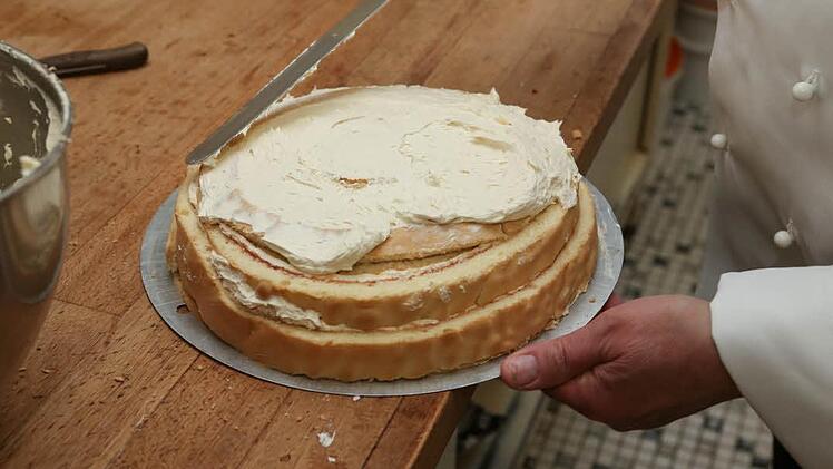 Krokanttorte Schritt für Schritt Foto: Barbara Herbst