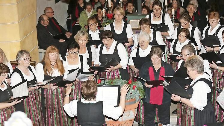 ... genau so wie der Landfrauenchor.  Foto: Michael Stelzner