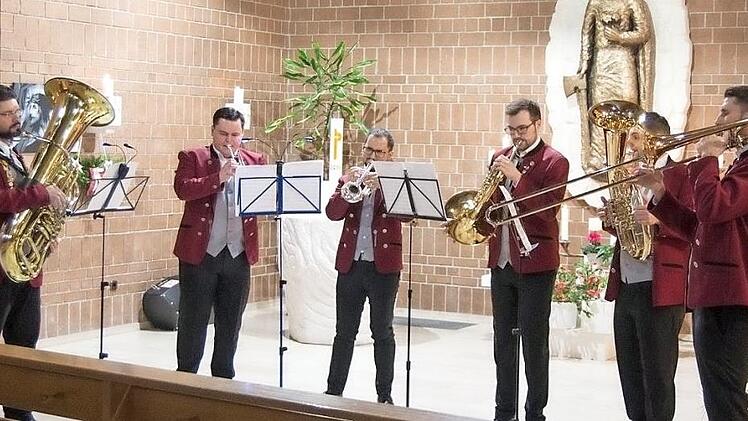 Erstmals trat das Brass-Ensemble "Brassd scho" beim Adventskonzert auf. Foto: Jasmin Pohl
