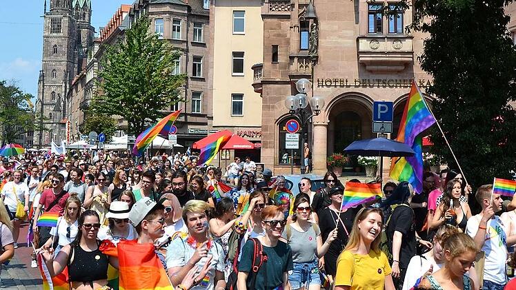 CSD Nürnberg 2022: Vorsitzender empört über Kritik an Mega-Demo - keine "Saufveranstaltung"