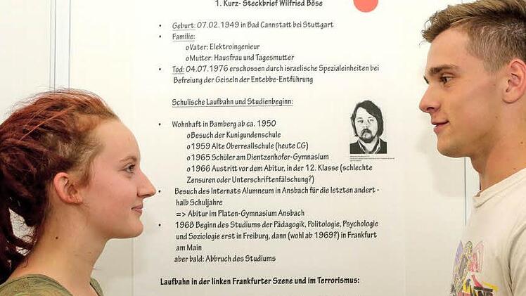Sophia Fiedler und Ferdinand Eder haben über ihren ehemaligen Mitschüler Wilfried Böse geforscht.  Foto: Barbara Herbst