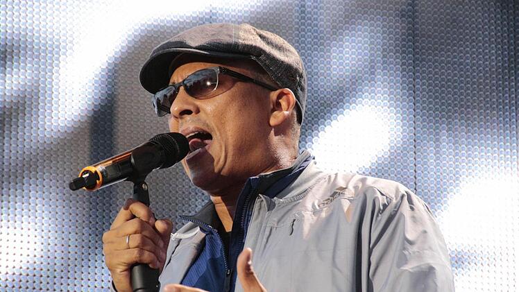 Xavier Naidoo machte seine Fans am Samstag im Forchheimer Jahnstadion glücklich. Foto: Josef Hofbauer