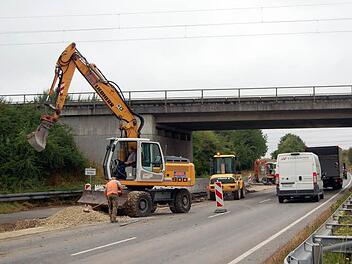 Die B 289 zwischen Zettlitz und Horb ist halbseitig gesperrt. Foto: Andy Welz