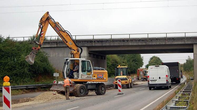 Die B 289 zwischen Zettlitz und Horb ist halbseitig gesperrt. Foto: Andy Welz