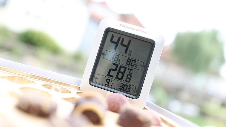 Mit knapp an die 30 Grad waren die Außentemperaturen in Kronach zwischenzeitlich fast ein wenig milder als in den vergangenen Tagen - um Pralinen zu versenden oder sie ins Regal zu stellen, ist es trotzdem noch deutlich zu heiß. Foto: Marian Hamacher