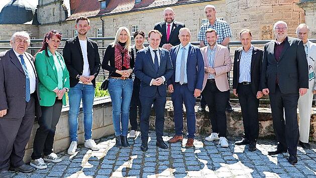 Die Christlich-Soziale Arbeitnehmerschaft (CSA) Oberfranken hatte nach Kronach eingeladen. Im Bild von links CSA-Ehrenbezirksvorsitzender Heinz Hausmann, Sylvia Schmidt (Mittelstands-Union), Marius Bittner (JU), MdB Silke Launert, Bürgermeisterin ...