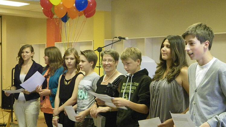 Dieses Team betreute das Schüler-Cafe, darunter (ganz rechts) der Klassenbeste Leon Schäfer. Fotos: Regina Rinke