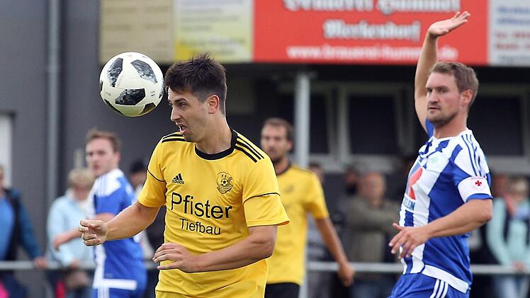 Der FSV Unterleiterbach mit Franz Schmuck (links) und die SpVgg Ebing mit Johannes Landgraf trennten sich im Hinspiel mit 2:2. Ein Ergebnis, das diesmal keinem weiterhelfen w&uuml;rde.  Foto: sportpress
