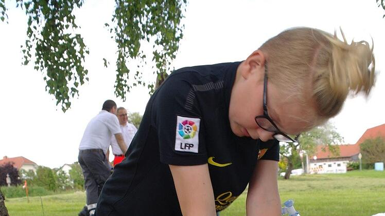 Nick kennt sich schon aus, übt aber weiter. Routine schafft bei der Reanimation Sicherheit. Foto: Stephanie Elm