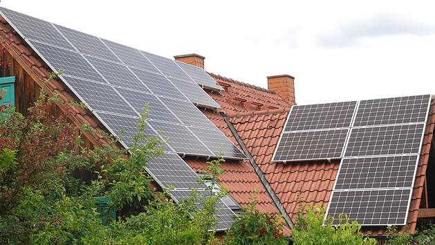 Auch Ausrichtungen nach S&uuml;den und Osten sind f&uuml;r eine Photovoltaikanlage geeignet.  Foto: Theo Hein
