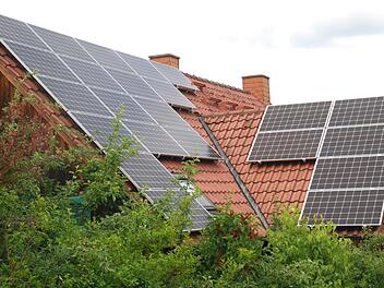 Auch Ausrichtungen nach Süden und Osten sind für eine Photovoltaikanlage geeignet.  Foto: Theo Hein