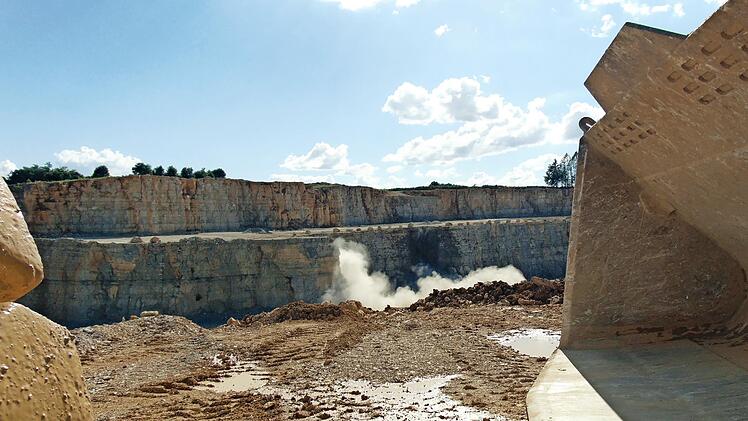 Staub wirbelte die Überwachung der Auflagen für den Steinbruch Bärnreuther-Deuerlein im Stadtrat auf.