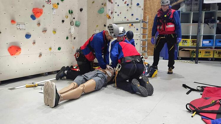 Nürnberg: Zwei Bergwacht-Einsatzkräfte werden zufällig zu Lebensrettern