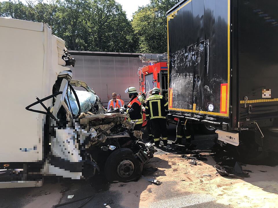 Lkw-Fahrer überlebt Unfall nicht