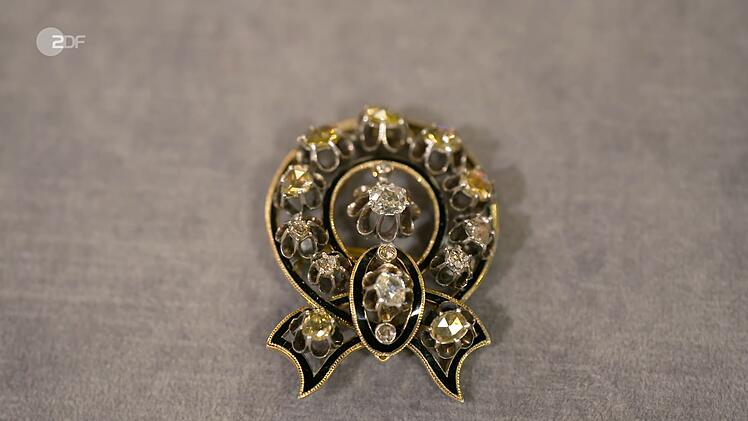 Ebenfalls verkauft wurde die Brosche mit etwa 1,5 Karat Diamanten aus der Zeit zwischen 1870 und 1890 mit einem Sch&auml;tzwert von 800 bis 1.000 Euro. Wolfgang Pauritsch zahlte 700 Euro.